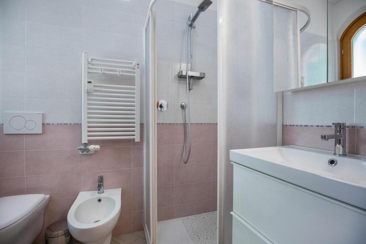 Il Bianconiglio Apartment Peschiera del Garda Bagian luar foto